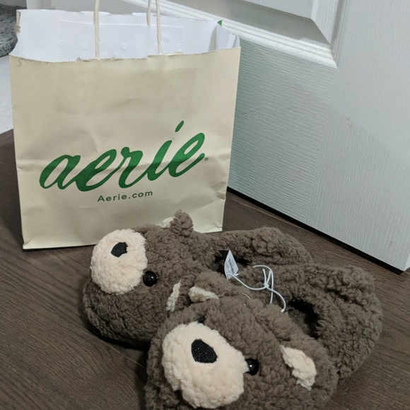Aerie Bear Slippers- M - NWT - Picture 3 of 5